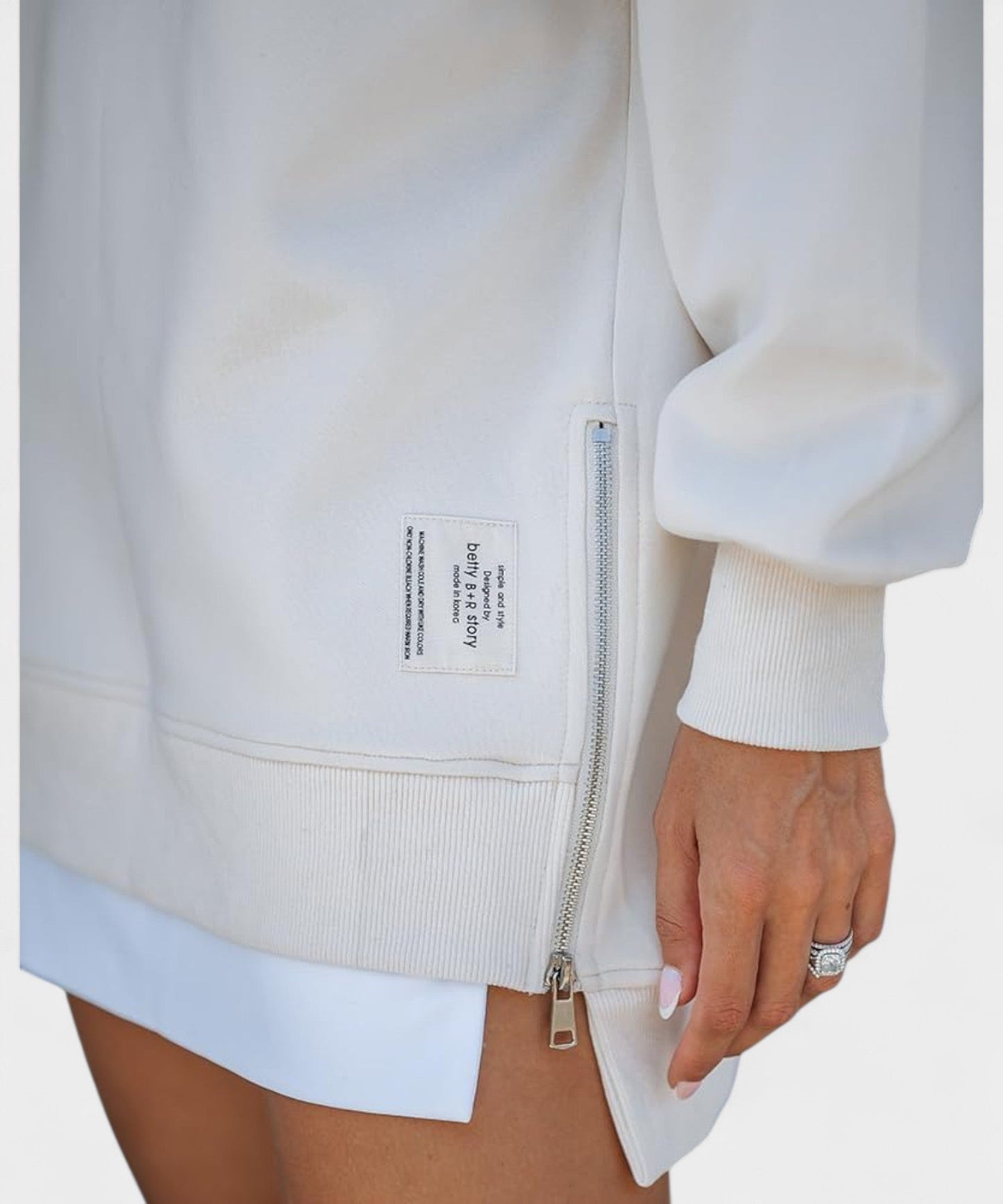 Aria | Oversized Zip - Slit Sweatshirt - Lora Toronto