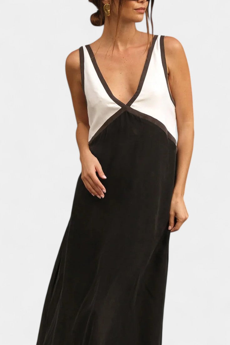 Diamond Lightweight V-Neck Maxi Dress